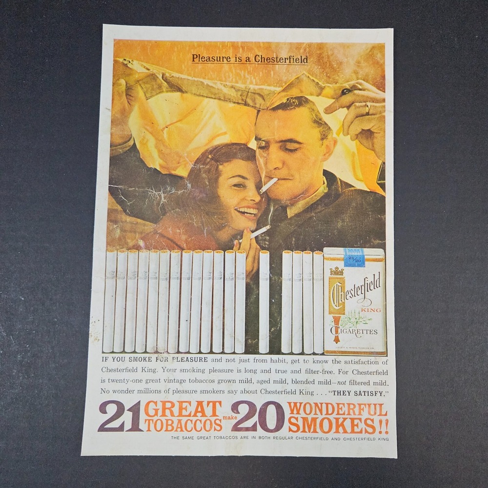 1962 Chesterfield Cigarettes Vintage Print‎ Ad Happy Smoking Couple in the Rain